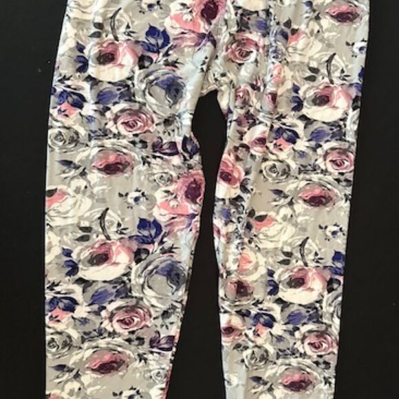Floral Printed Roses Leggings - Picture 2 of 2